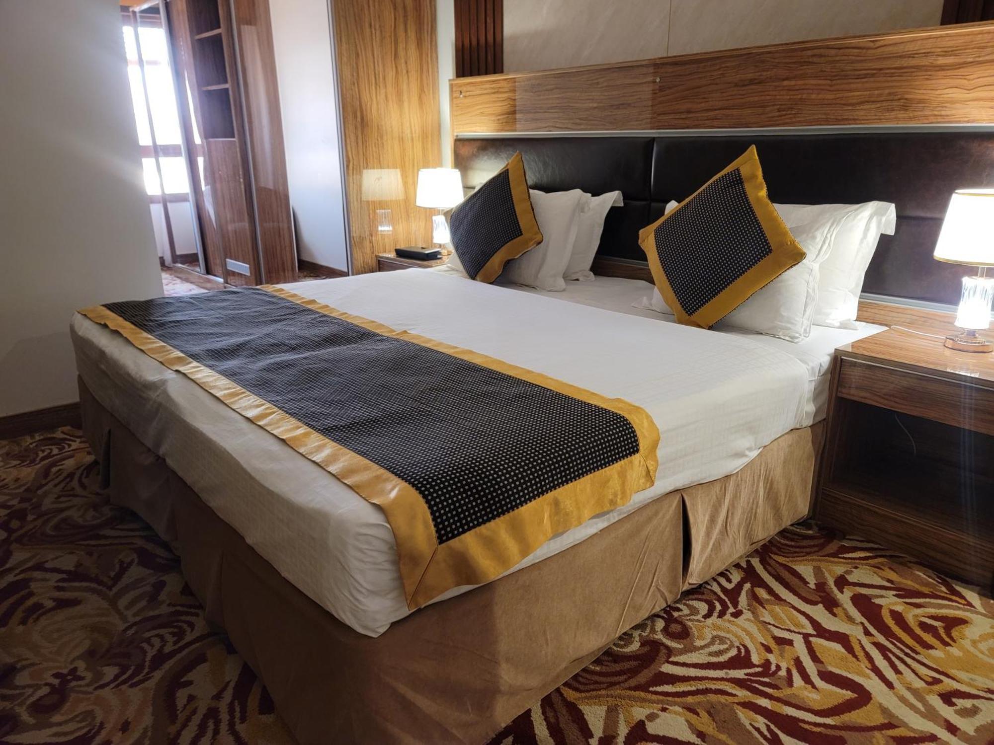 Golden Tulip Al Shakreen Medina Екстер'єр фото